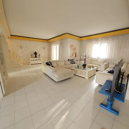 Cagifa Luxurious Large With A Pool *