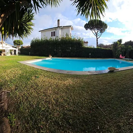 Cagifa Luxurious Large With A Pool Villa Fregenae
